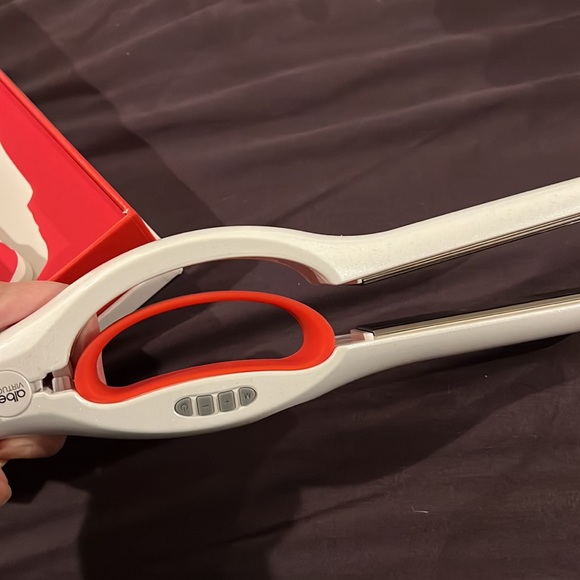NIB Albee Virtuosa Pro Styler 1” Flat Iron. Never used. Immaculate condition. - Picture 2 of 8